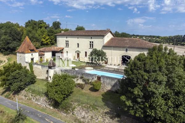 A vendre Beau logis du 16ieme, entiérement rénové