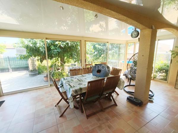Chez BSK Immobilier, David O6O3553368 vous propose cette maison à Saint-André-de-Sangonis, commune disposant de toutes les commodités et commerces et d'un accès à l'autoroute A750 desservant Montpellier en 20 minutes et Béziers en 30 minutes.
Cette villa d'une superficie totale d'environ 150 m² se compose d'un côté nuit avec 4 chambres, une salle de bains (douche et baignoire ), et 2 wc indépendants, d'un espace de vie (cuisine/séjour) de 45 m² secondé d'une véranda de 28 m² ,un cellier avec accès sur l'extérieur et une cinquième chambre/bureau.
Bonus: la demeure est climatisée et profite aussi d'un poêle à granules.
Bonus 2; abonnement à l'eau du canal de Gignac (économie d'eau).
cette maison chaleureuse et très bien entretenue est agrémentée d'un jardin arboré avec une piscine hors-sol et dispose à l'extérieur, de plusieurs endroits de rangements et de stockage.
Cette bâtisse est entièrement clôturée à l'abri des regards.
Pour plus d'informations, n'hésitez pas à contacter David O6O3553368.