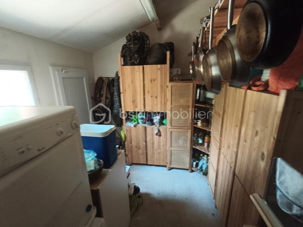 Chez BSK Immobilier, David O6O3553368 vous propose cette maison à Saint-André-de-Sangonis, commune disposant de toutes les commodités et commerces et d'un accès à l'autoroute A750 desservant Montpellier en 20 minutes et Béziers en 30 minutes.
Cette villa d'une superficie totale d'environ 150 m² se compose d'un côté nuit avec 4 chambres, une salle de bains (douche et baignoire ), et 2 wc indépendants, d'un espace de vie (cuisine/séjour) de 45 m² secondé d'une véranda de 28 m² ,un cellier avec accès sur l'extérieur et une cinquième chambre/bureau.
Bonus: la demeure est climatisée et profite aussi d'un poêle à granules.
Bonus 2; abonnement à l'eau du canal de Gignac (économie d'eau).
cette maison chaleureuse et très bien entretenue est agrémentée d'un jardin arboré avec une piscine hors-sol et dispose à l'extérieur, de plusieurs endroits de rangements et de stockage.
Cette bâtisse est entièrement clôturée à l'abri des regards.
Pour plus d'informations, n'hésitez pas à contacter David O6O3553368.