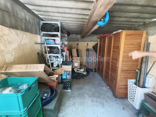 Chez BSK Immobilier, David O6O3553368 vous propose cette maison à Saint-André-de-Sangonis, commune disposant de toutes les commodités et commerces et d'un accès à l'autoroute A750 desservant Montpellier en 20 minutes et Béziers en 30 minutes.
Cette villa d'une superficie totale d'environ 150 m² se compose d'un côté nuit avec 4 chambres, une salle de bains (douche et baignoire ), et 2 wc indépendants, d'un espace de vie (cuisine/séjour) de 45 m² secondé d'une véranda de 28 m² ,un cellier avec accès sur l'extérieur et une cinquième chambre/bureau.
Bonus: la demeure est climatisée et profite aussi d'un poêle à granules.
Bonus 2; abonnement à l'eau du canal de Gignac (économie d'eau).
cette maison chaleureuse et très bien entretenue est agrémentée d'un jardin arboré avec une piscine hors-sol et dispose à l'extérieur, de plusieurs endroits de rangements et de stockage.
Cette bâtisse est entièrement clôturée à l'abri des regards.
Pour plus d'informations, n'hésitez pas à contacter David O6O3553368.
