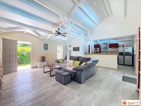 Maison familiale avec piscine – Lamentin, limite Baie-Mahault