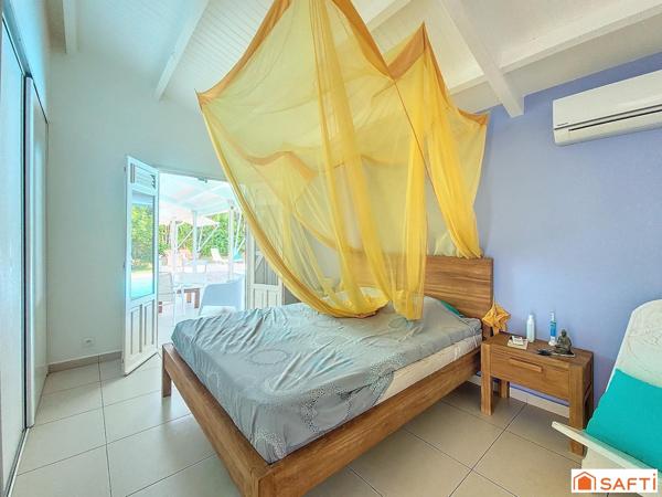 Maison familiale avec piscine – Lamentin, limite Baie-Mahault