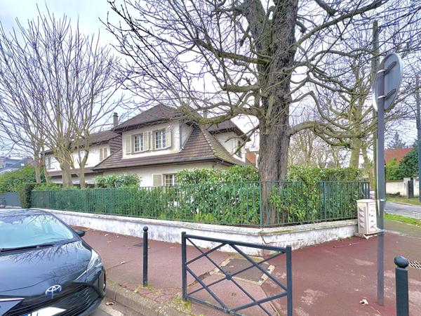 À vendre - Maison individuelle, 8 pièces située à Saint-Maur-des-Fossés (94100)