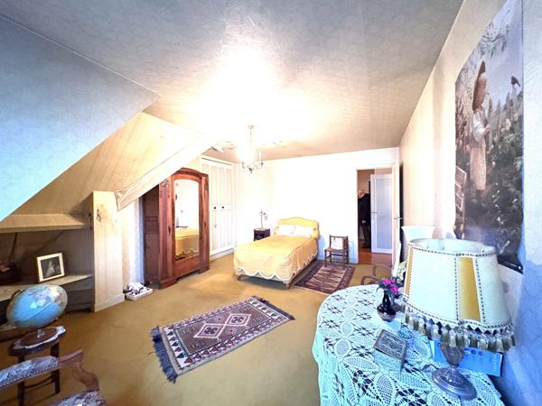 À vendre - Maison individuelle, 8 pièces située à Saint-Maur-des-Fossés (94100)