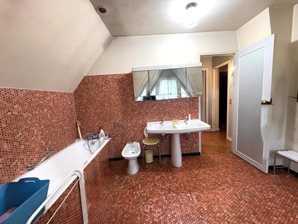 À vendre - Maison individuelle, 8 pièces située à Saint-Maur-des-Fossés (94100)