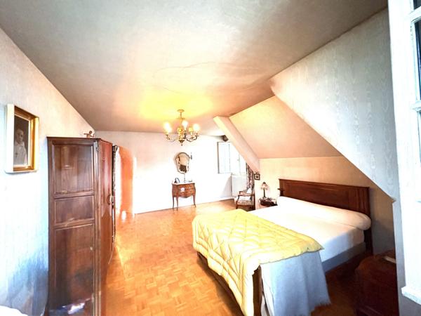 À vendre - Maison individuelle, 8 pièces située à Saint-Maur-des-Fossés (94100)