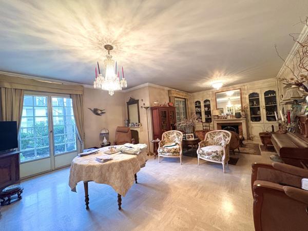 À vendre - Maison individuelle, 8 pièces située à Saint-Maur-des-Fossés (94100)