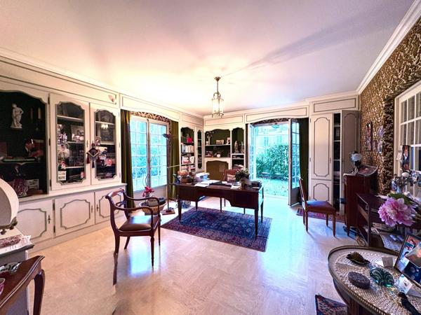 À vendre - Maison individuelle, 8 pièces située à Saint-Maur-des-Fossés (94100)