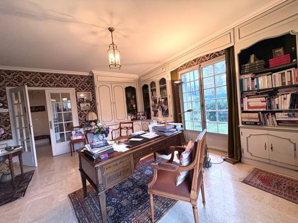 À vendre - Maison individuelle, 8 pièces située à Saint-Maur-des-Fossés (94100)