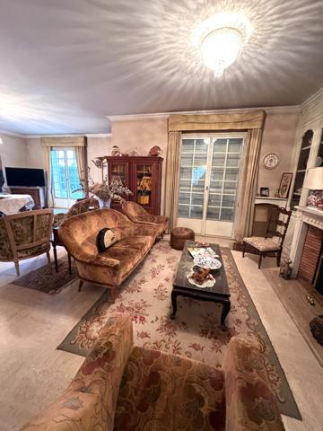 À vendre - Maison individuelle, 8 pièces située à Saint-Maur-des-Fossés (94100)