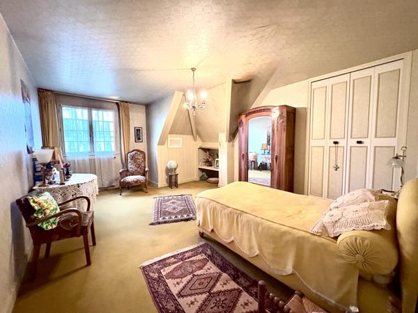 À vendre - Maison individuelle, 8 pièces située à Saint-Maur-des-Fossés (94100)