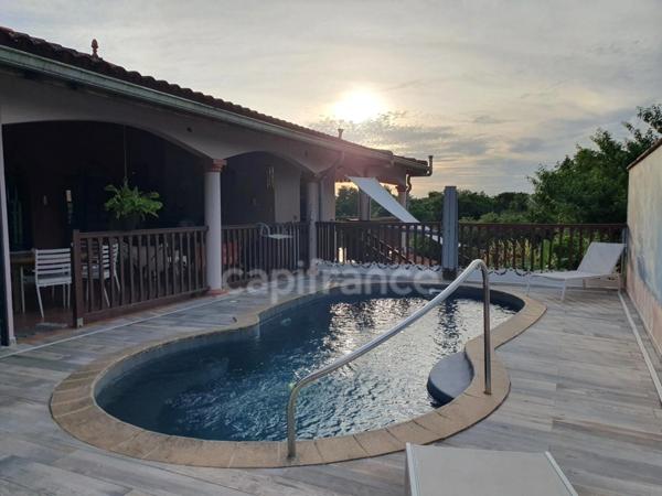 Villa d exeption - Surface habitable : 113 m² - Emprise au sol : 199 m² - Terrain : 1000 m² - Vue mer & Piscine