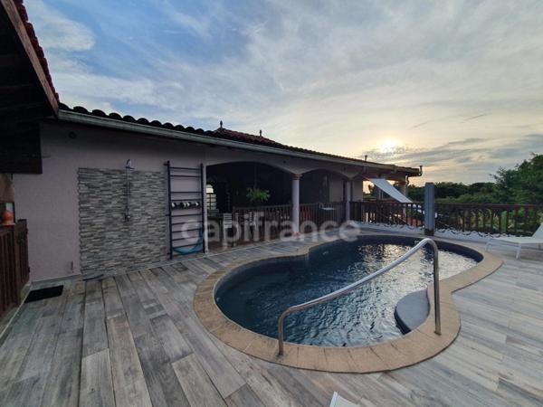 Villa d exeption - Surface habitable : 113 m² - Emprise au sol : 199 m² - Terrain : 1000 m² - Vue mer & Piscine