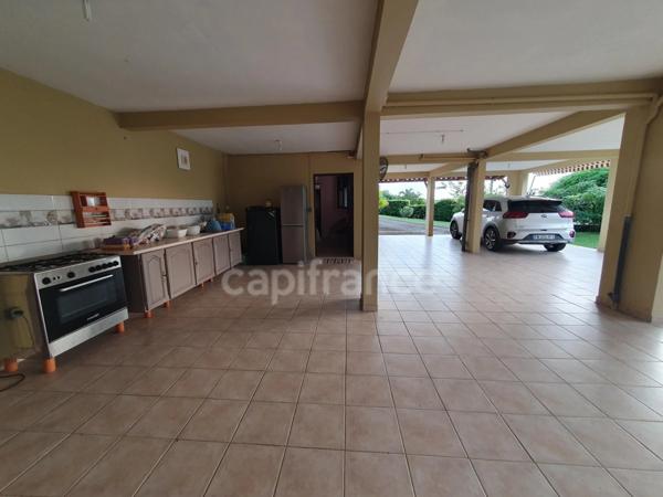 Villa d exeption - Surface habitable : 113 m² - Emprise au sol : 199 m² - Terrain : 1000 m² - Vue mer & Piscine