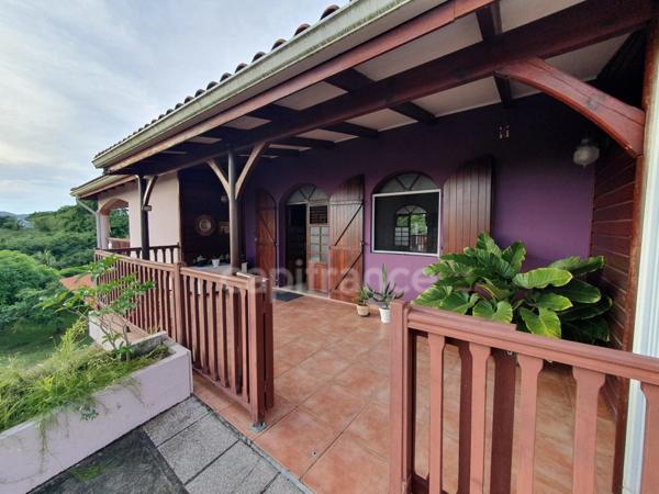 Villa d exeption - Surface habitable : 113 m² - Emprise au sol : 199 m² - Terrain : 1000 m² - Vue mer & Piscine