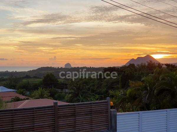 Villa d exeption - Surface habitable : 113 m² - Emprise au sol : 199 m² - Terrain : 1000 m² - Vue mer & Piscine