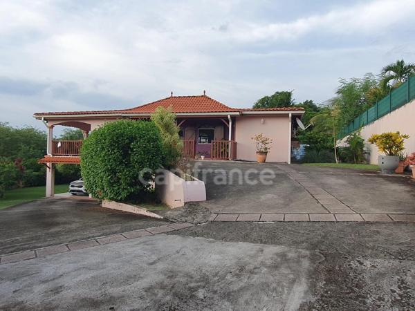 Villa d exeption - Surface habitable : 113 m² - Emprise au sol : 199 m² - Terrain : 1000 m² - Vue mer & Piscine