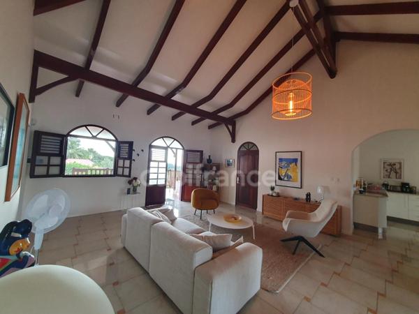 Villa d exeption - Surface habitable : 113 m² - Emprise au sol : 199 m² - Terrain : 1000 m² - Vue mer & Piscine