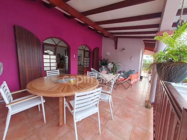 Villa d exeption - Surface habitable : 113 m² - Emprise au sol : 199 m² - Terrain : 1000 m² - Vue mer & Piscine