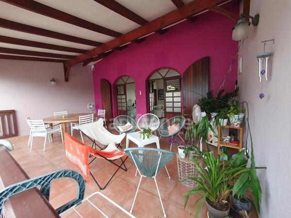 Villa d exeption - Surface habitable : 113 m² - Emprise au sol : 199 m² - Terrain : 1000 m² - Vue mer & Piscine