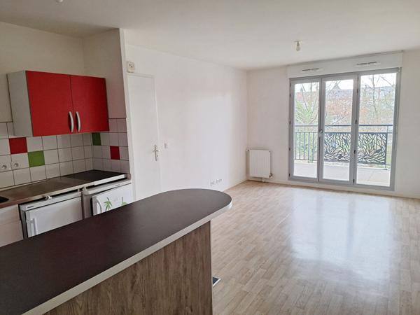 PROCHE GARE, APPARTEMENT 2 PIECES DE 39,65 M², UNE CHAMBRE, COIN CUISINE AMENAGEE, BALCON, UNE PLACE DE PARKING