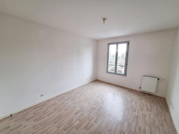 PROCHE GARE, APPARTEMENT 2 PIECES DE 39,65 M², UNE CHAMBRE, COIN CUISINE AMENAGEE, BALCON, UNE PLACE DE PARKING