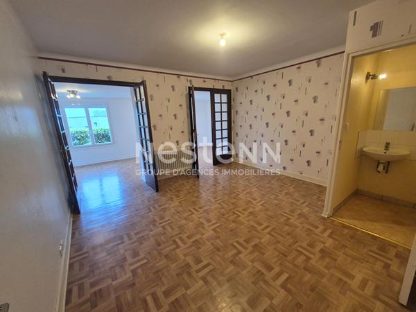 Maison familiale de 174 m² avec partie louée, située dans le bourg de Sulniac