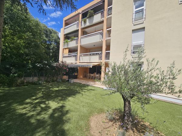 Appartement
         4 pièces
        - 82 m² Exclusivité 348 000 € *