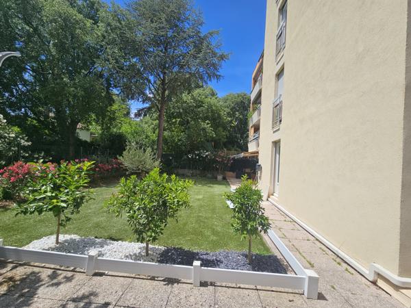 Appartement
         4 pièces
        - 82 m² Exclusivité 348 000 € *