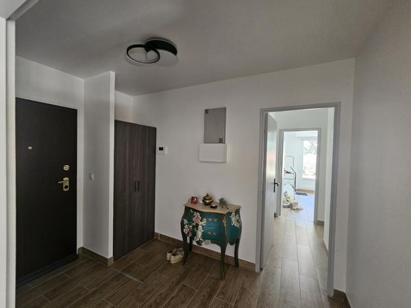 Appartement
         4 pièces
        - 82 m² Exclusivité 348 000 € *