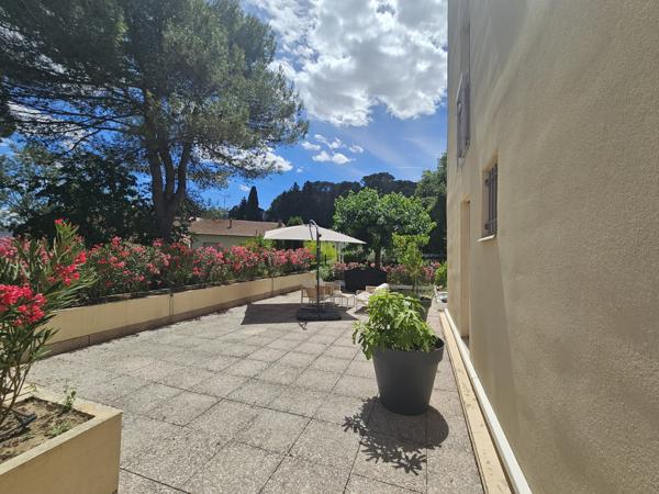 Appartement
         4 pièces
        - 82 m² Exclusivité 348 000 € *