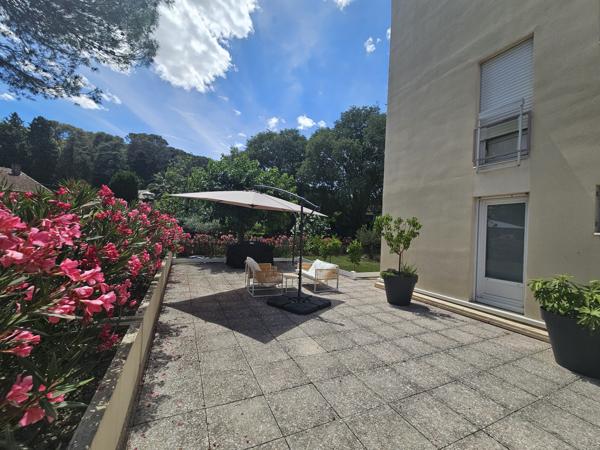 Appartement
         4 pièces
        - 82 m² Exclusivité 348 000 € *