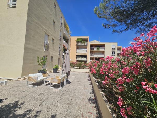 Appartement
         4 pièces
        - 82 m² Exclusivité 348 000 € *