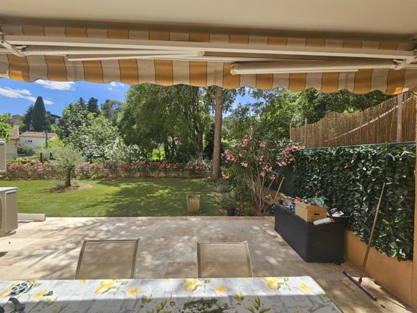 Appartement
         4 pièces
        - 82 m² Exclusivité 348 000 € *