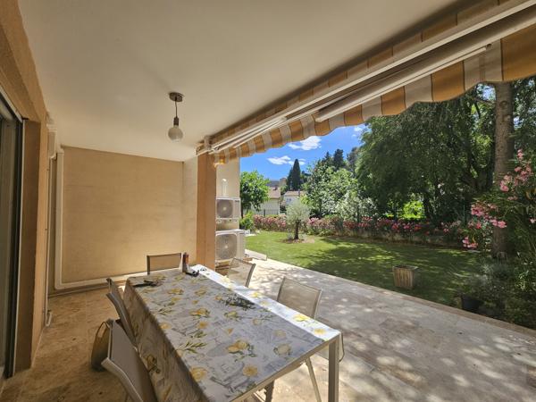 Appartement
         4 pièces
        - 82 m² Exclusivité 348 000 € *
