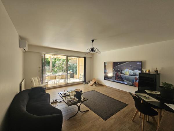 Appartement
         4 pièces
        - 82 m² Exclusivité 348 000 € *