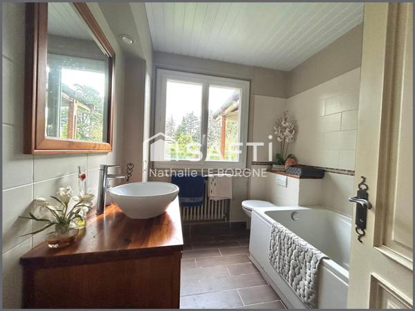 Maison d'architecte 4 ch sur sous sol avec piscine