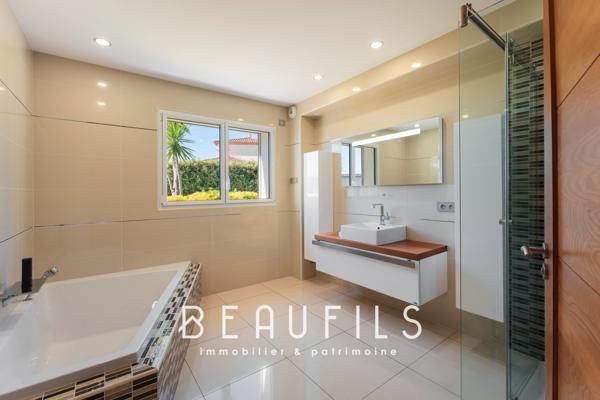 Sète (34200) Exclusivité - VILLA 462 m2 - Terrain 3000 m2 - Garage 110 m2 - Piscine