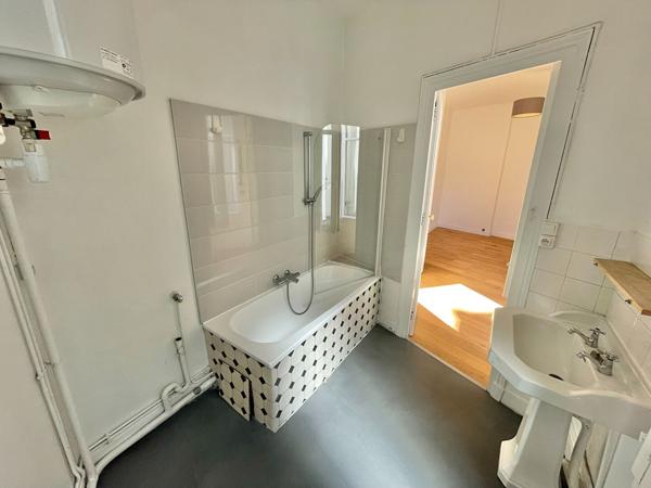 A LOUER - NANTES CENTRE TALENSAC - Grand appartement Type 5 de 128.82 m²