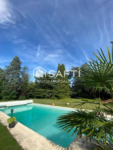 Propriété sur 4612m² de terrain avec piscine