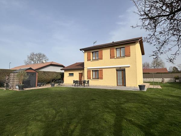 Certines à vendre maison 3 chambres garage double Terrain de 780 m², en parfait état