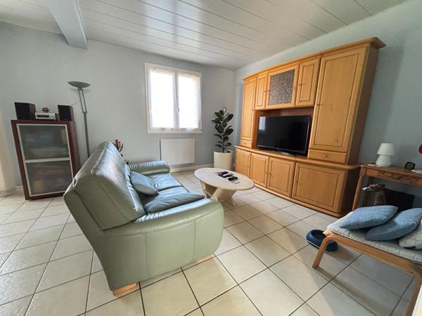 Certines à vendre maison 3 chambres garage double Terrain de 780 m², en parfait état