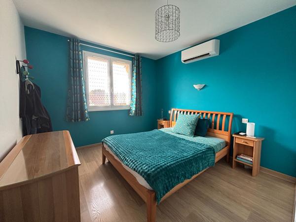 Certines à vendre maison 3 chambres garage double Terrain de 780 m², en parfait état