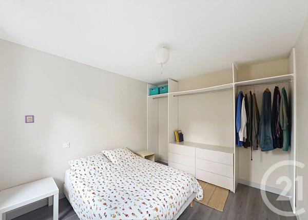 Appartement F4 à vendre  4 pièces - 83,40 m 2   LAVAL  - 53