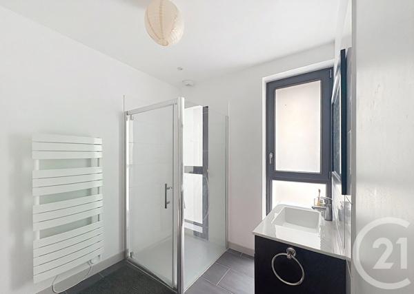 Appartement F4 à vendre  4 pièces - 83,40 m 2   LAVAL  - 53