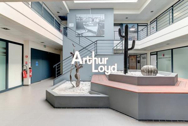 Location bureaux 136 m² en R+2 secteur Antibes - Excellente visibilité