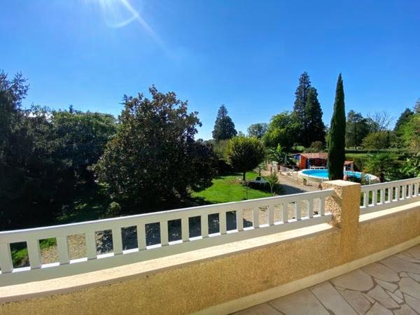 Maison Excideuil 7 pièce(s) 135 m2