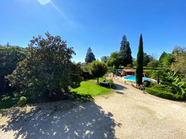 Maison Excideuil 7 pièce(s) 135 m2