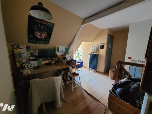 BRIELLES - Bourg - Maison avec dépendances et terrain