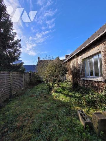 BRIELLES - Bourg - Maison avec dépendances et terrain